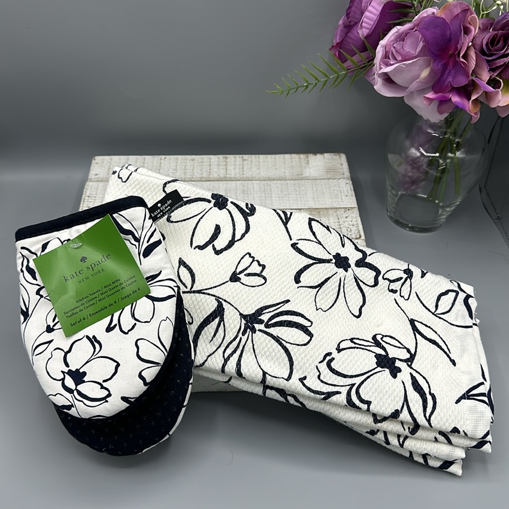 Nwt Kate spade kitchen towels and mini oven mitts set